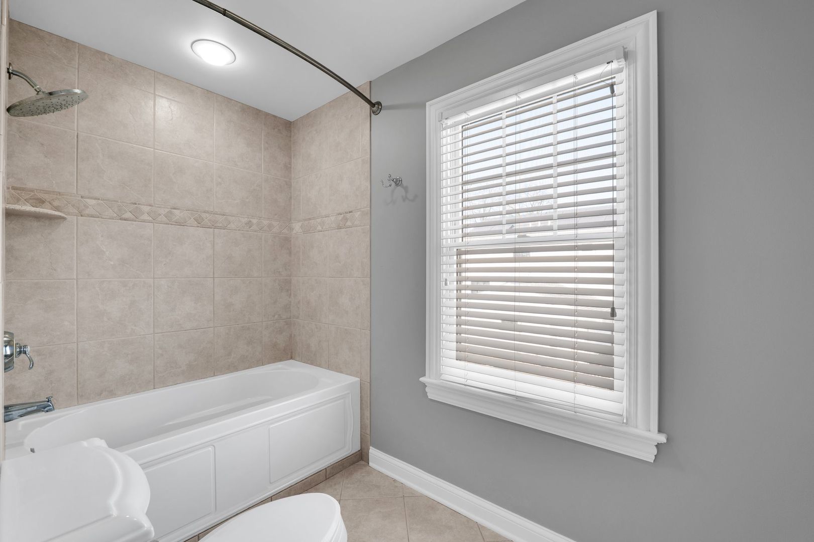 141 Walnut Street, Libertyville, IL 60048