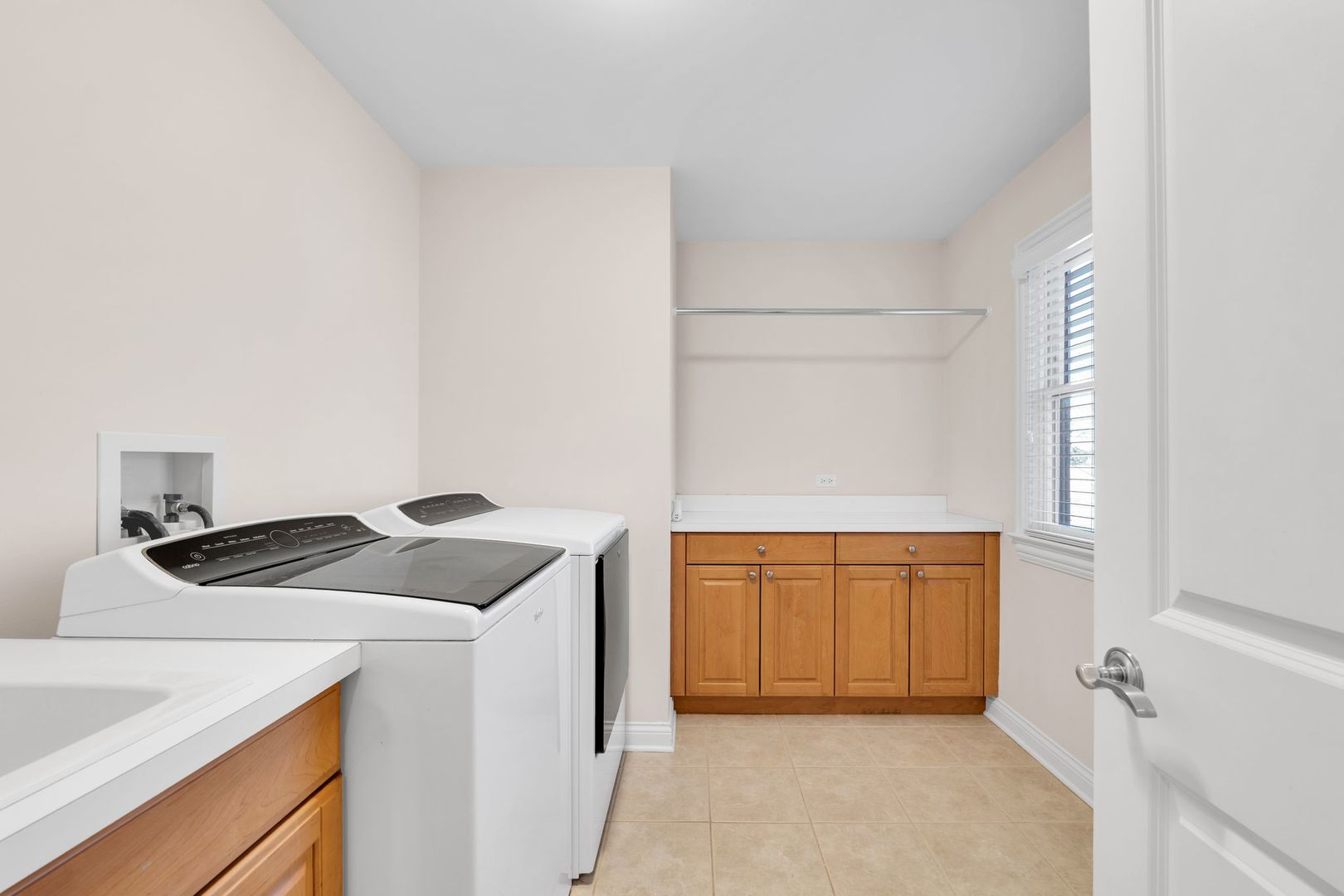 141 Walnut Street, Libertyville, IL 60048