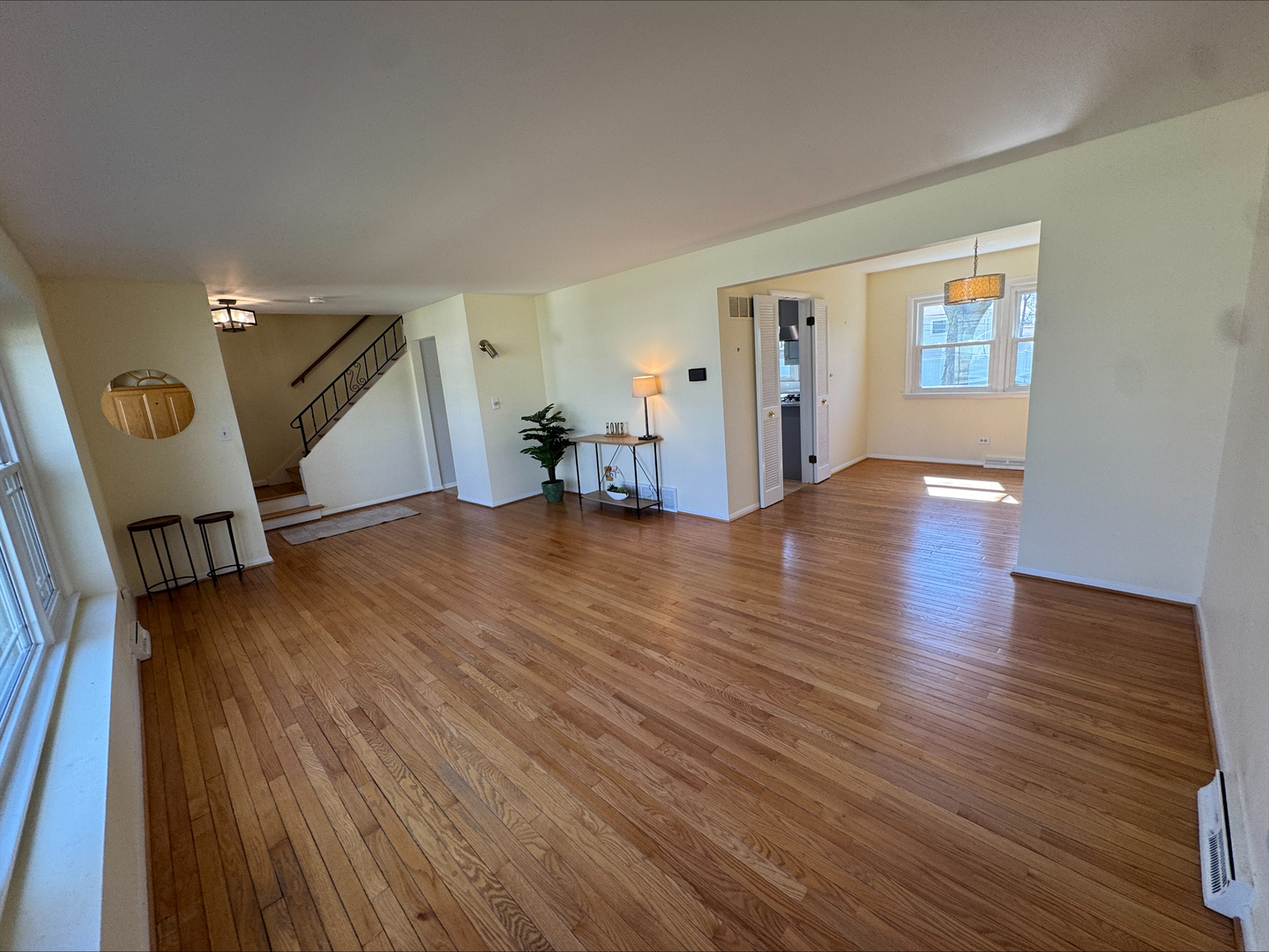 1004 N Greenfield Lane, Mount Prospect, IL 60056