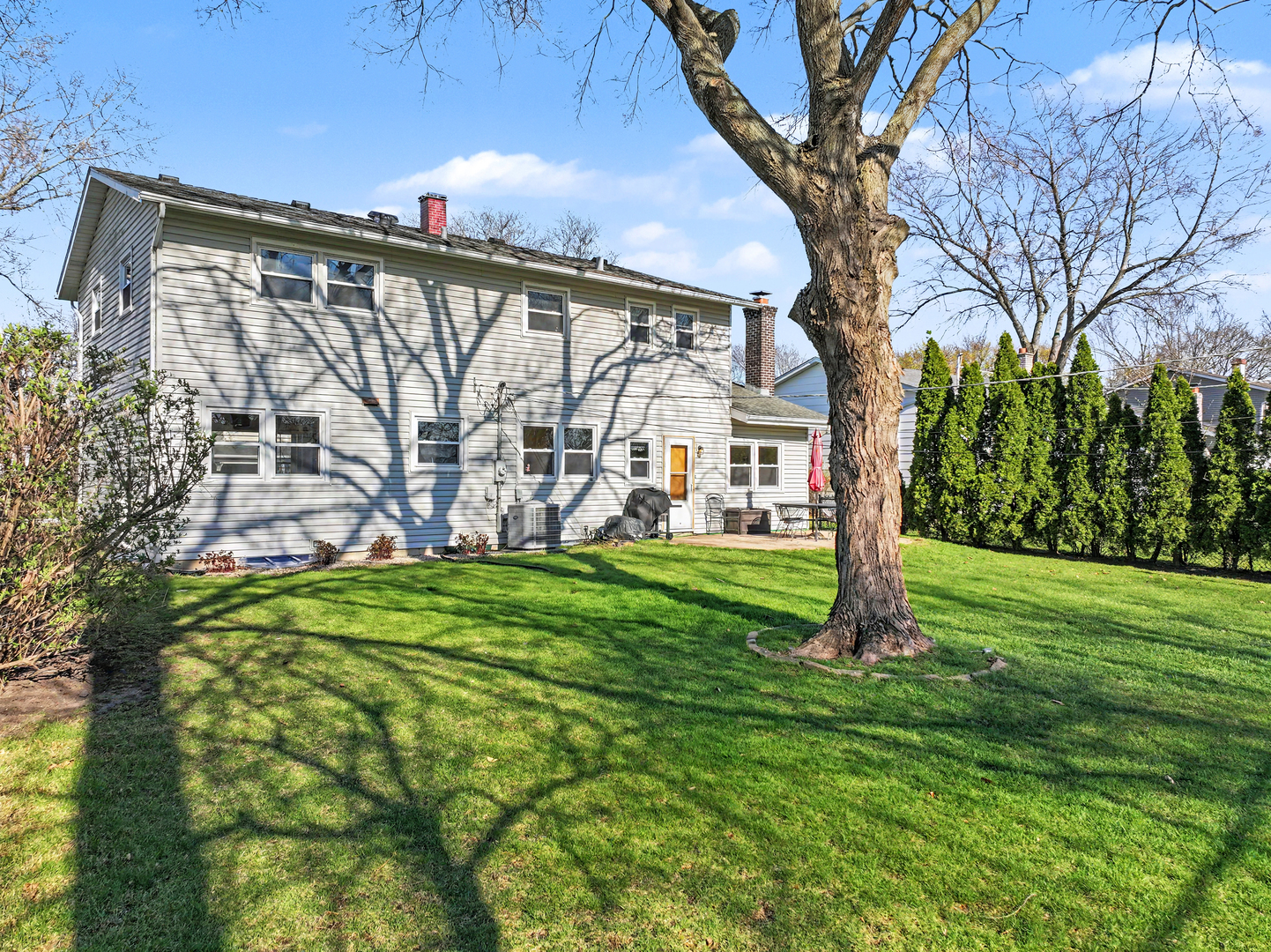 1004 N Greenfield Lane, Mount Prospect, IL 60056