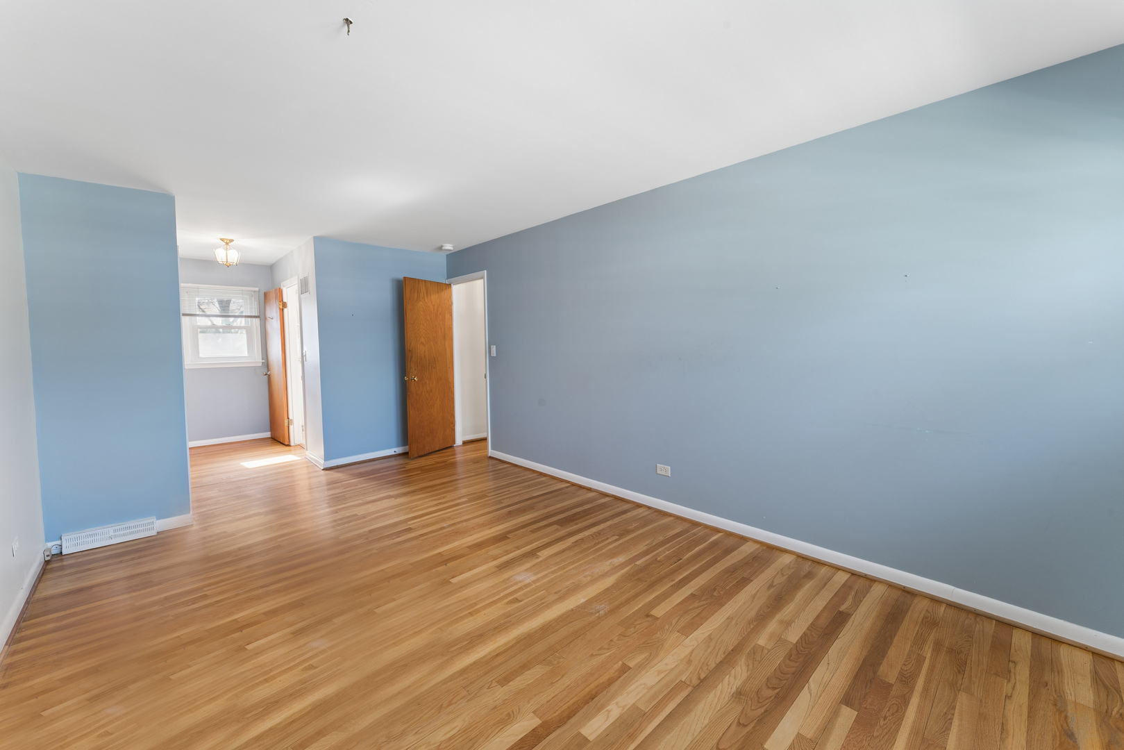 1004 N Greenfield Lane, Mount Prospect, IL 60056