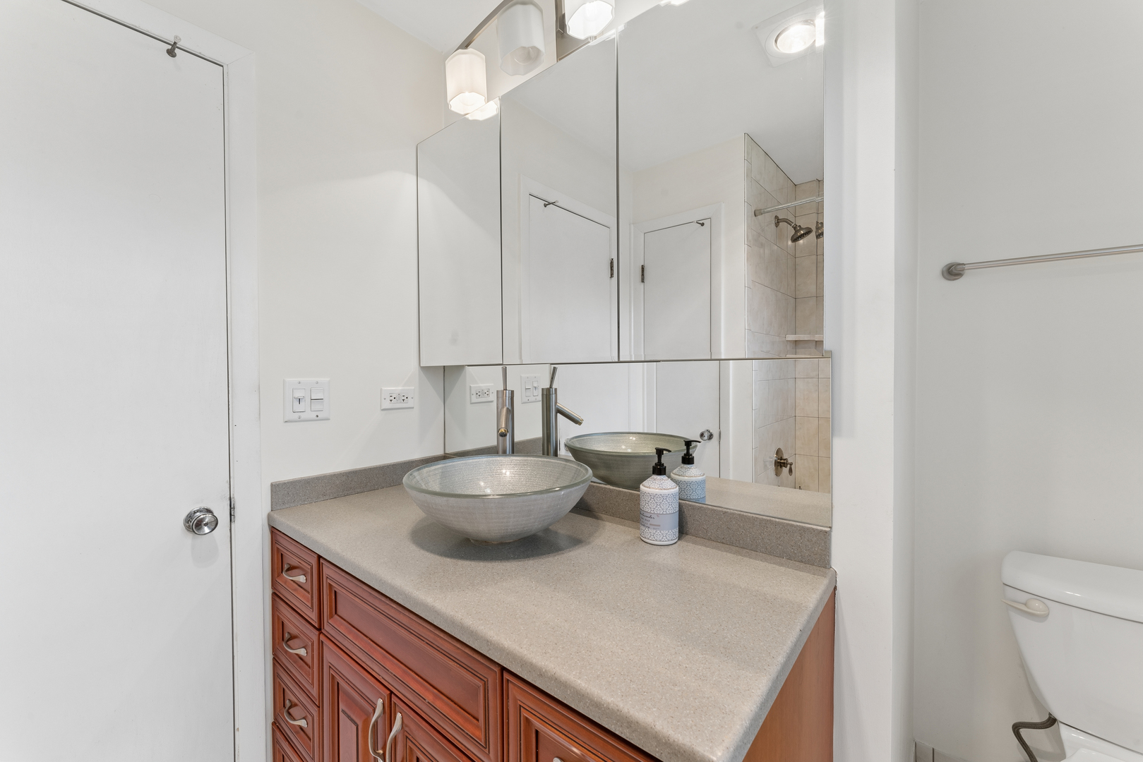 1004 N Greenfield Lane, Mount Prospect, IL 60056