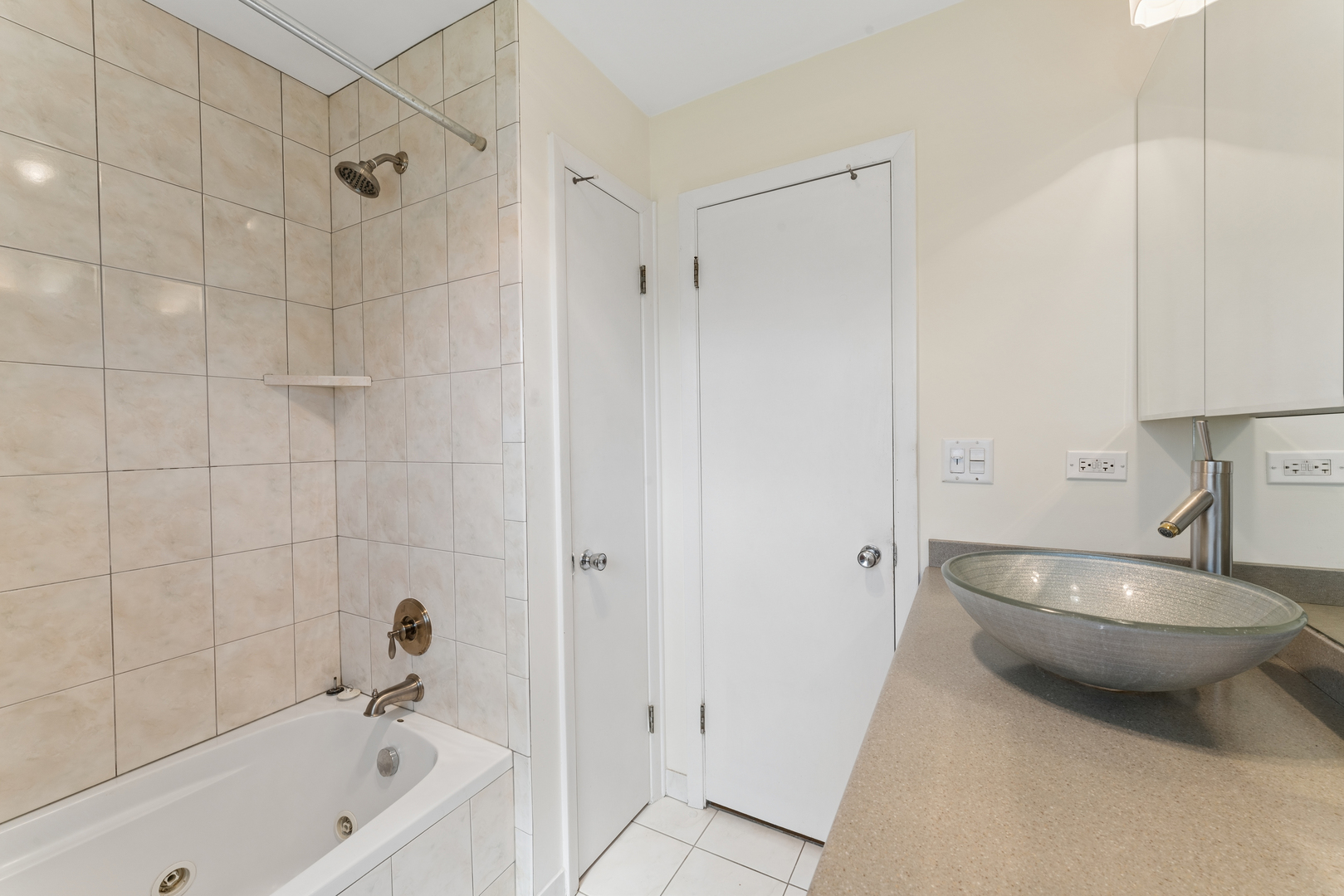 1004 N Greenfield Lane, Mount Prospect, IL 60056