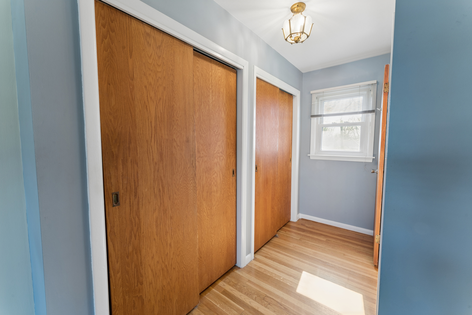 1004 N Greenfield Lane, Mount Prospect, IL 60056