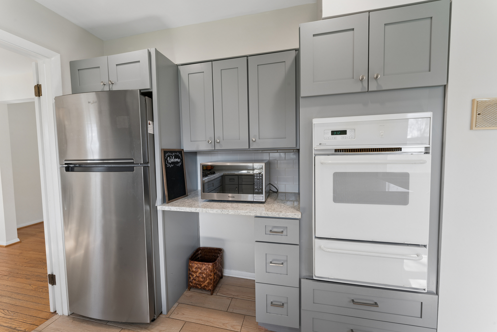 1004 N Greenfield Lane, Mount Prospect, IL 60056