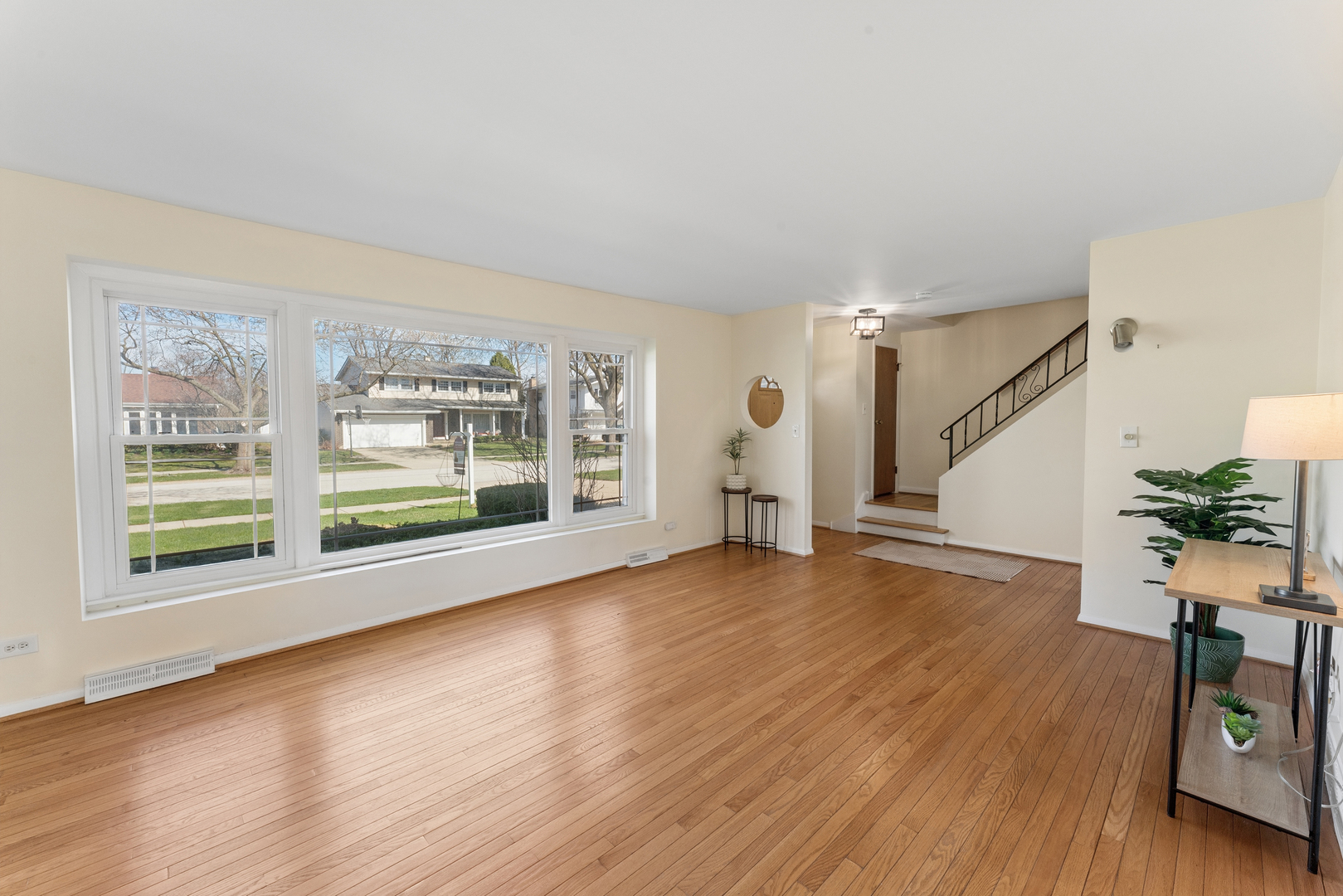 1004 N Greenfield Lane, Mount Prospect, IL 60056