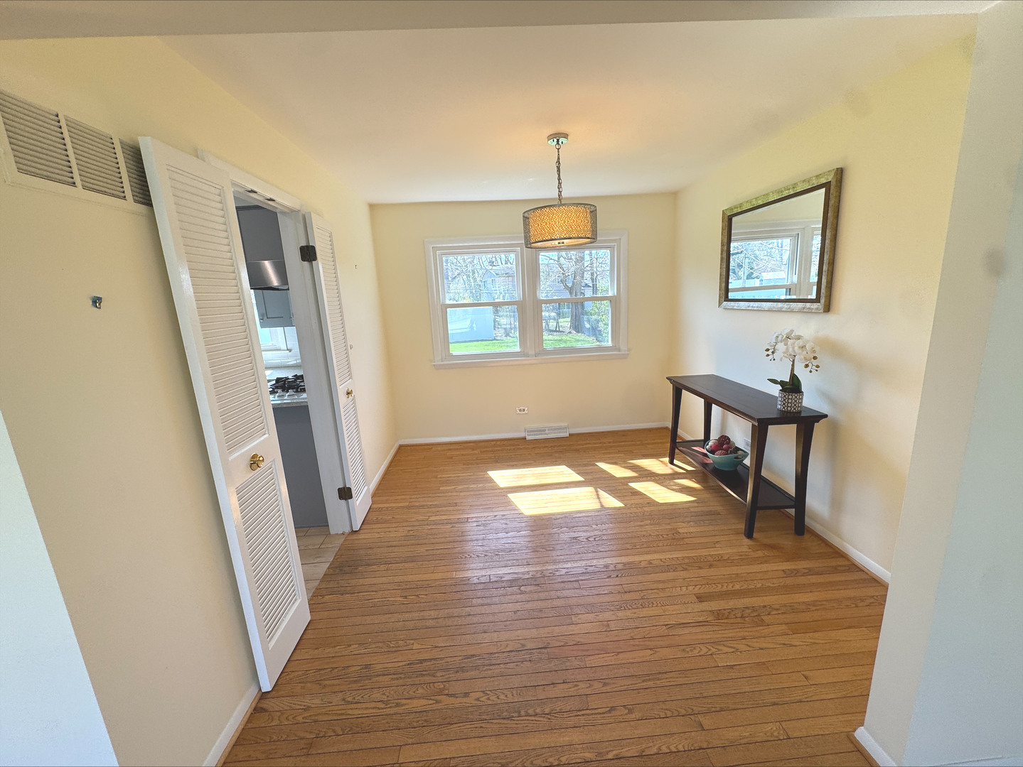 1004 N Greenfield Lane, Mount Prospect, IL 60056