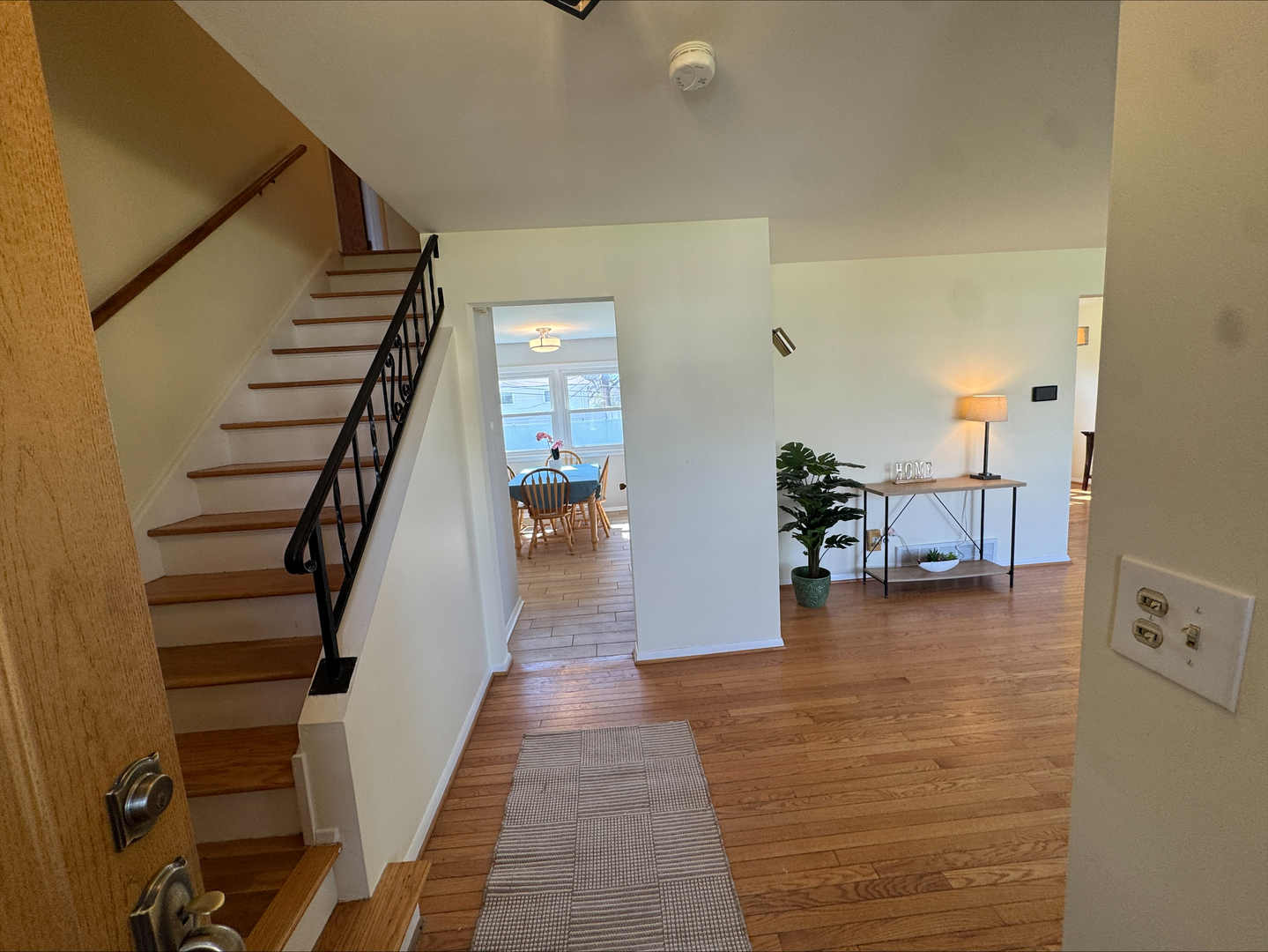 1004 N Greenfield Lane, Mount Prospect, IL 60056