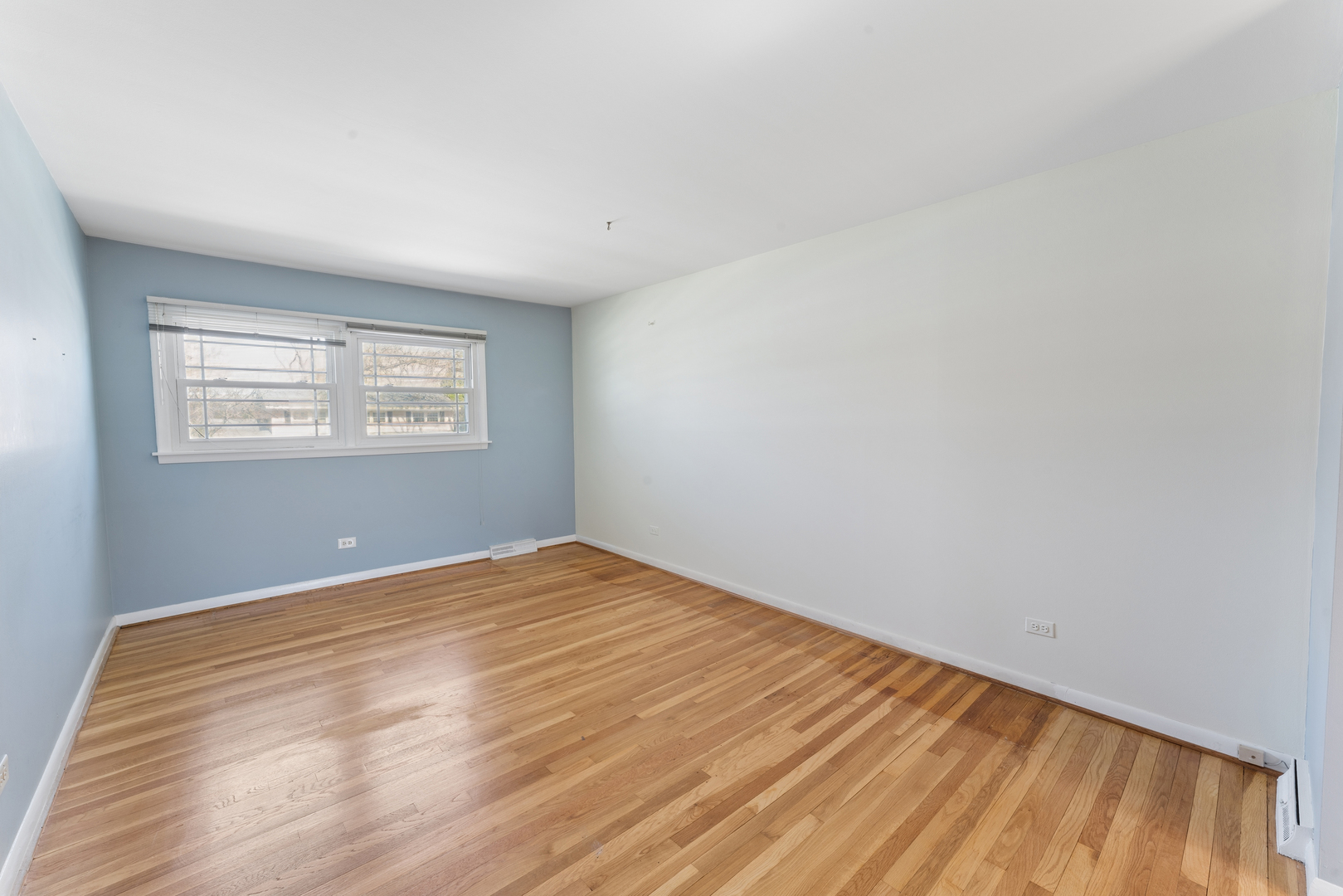 1004 N Greenfield Lane, Mount Prospect, IL 60056