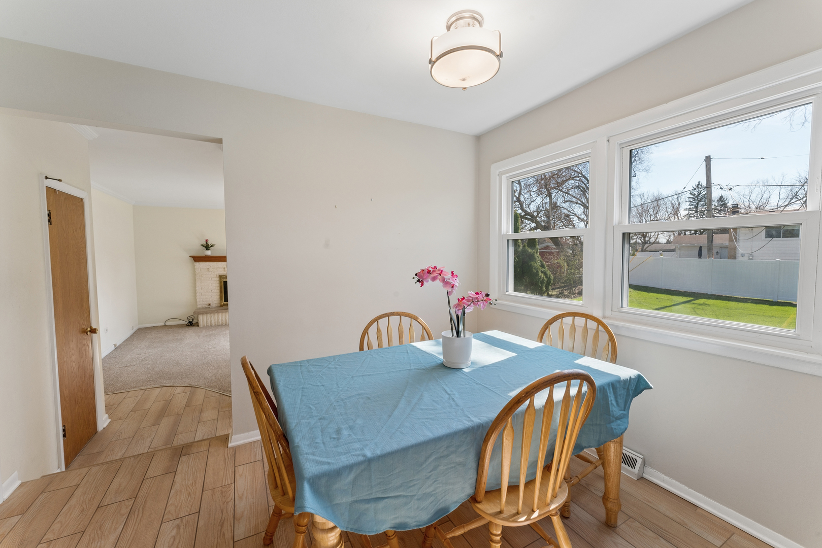 1004 N Greenfield Lane, Mount Prospect, IL 60056