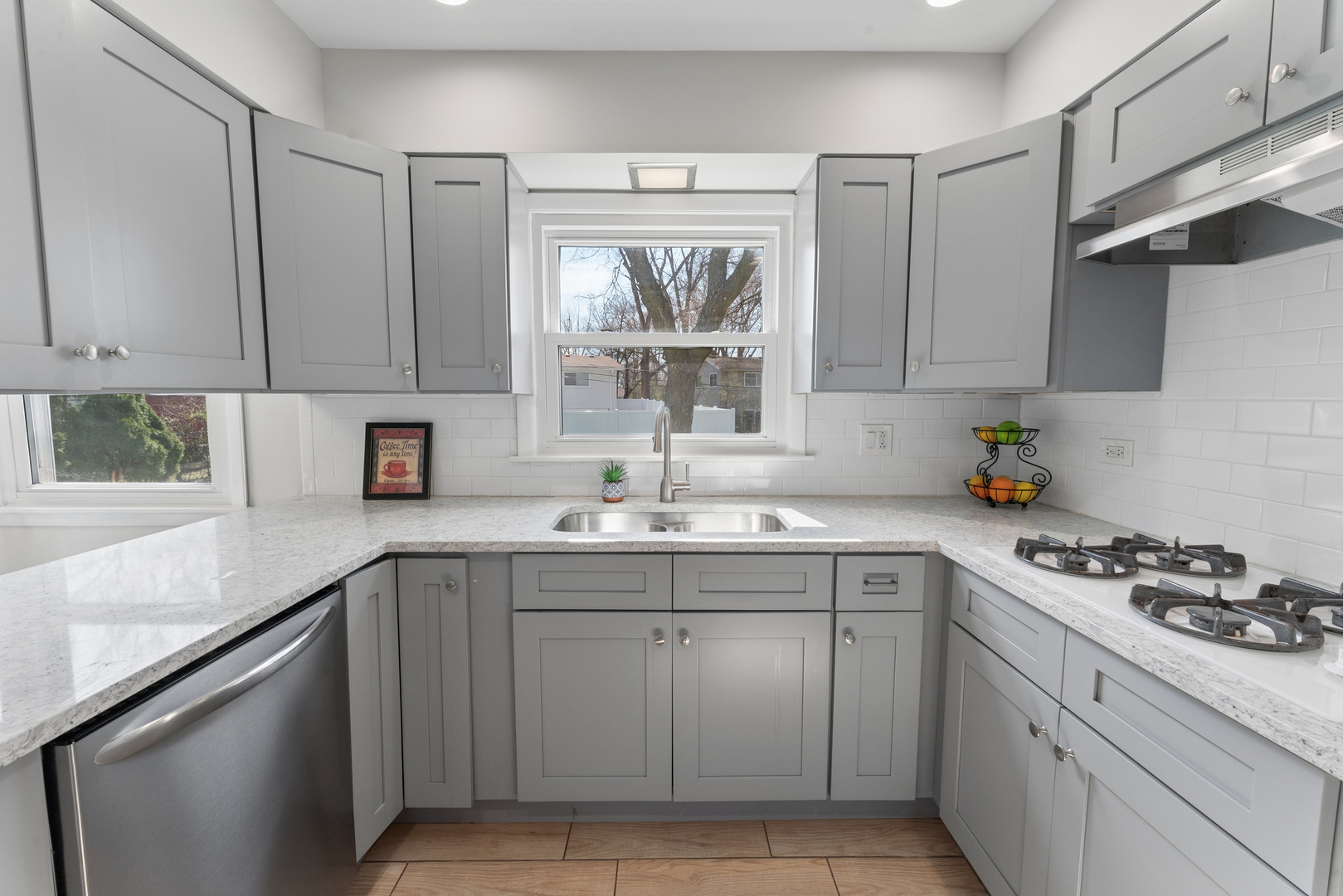 1004 N Greenfield Lane, Mount Prospect, IL 60056