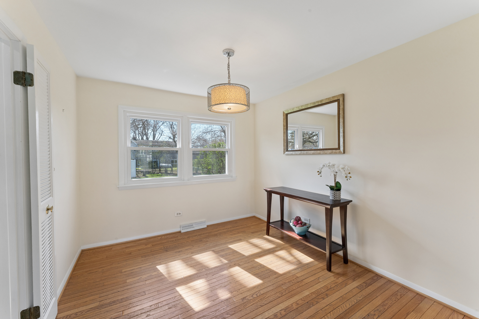 1004 N Greenfield Lane, Mount Prospect, IL 60056