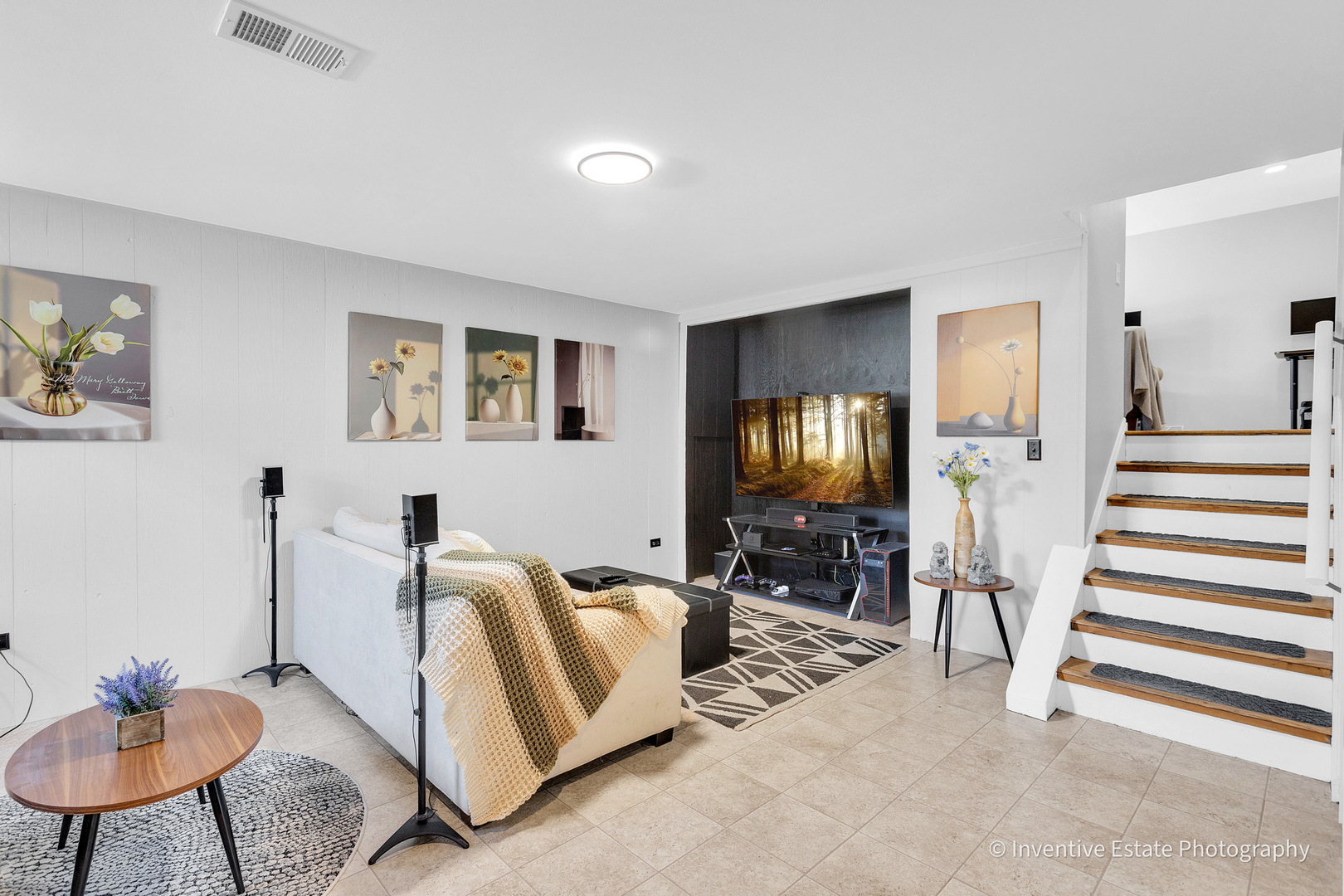 1560 Sheffield Drive, Elgin, IL 60123