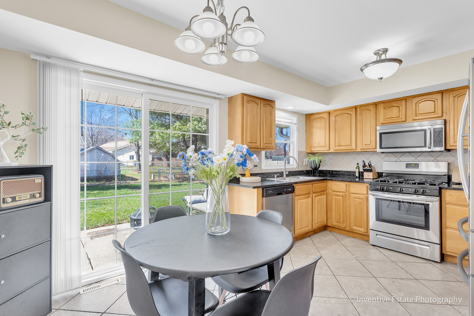 1560 Sheffield Drive, Elgin, IL 60123