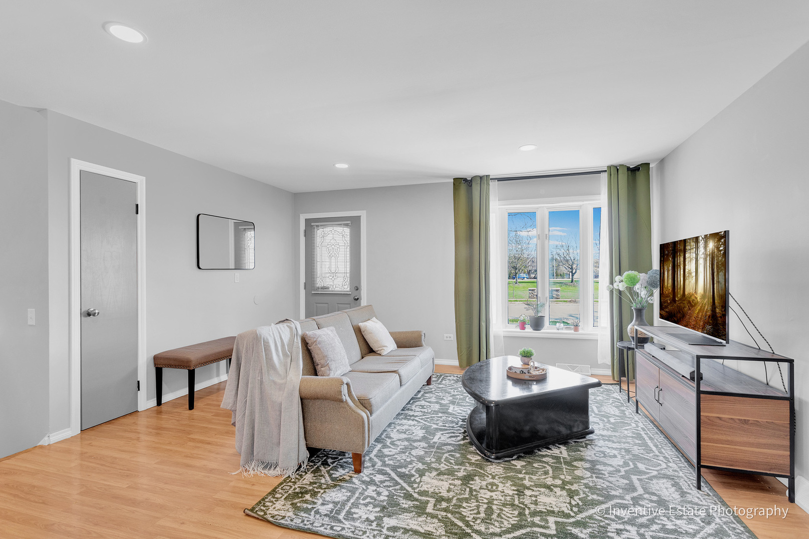 1560 Sheffield Drive, Elgin, IL 60123