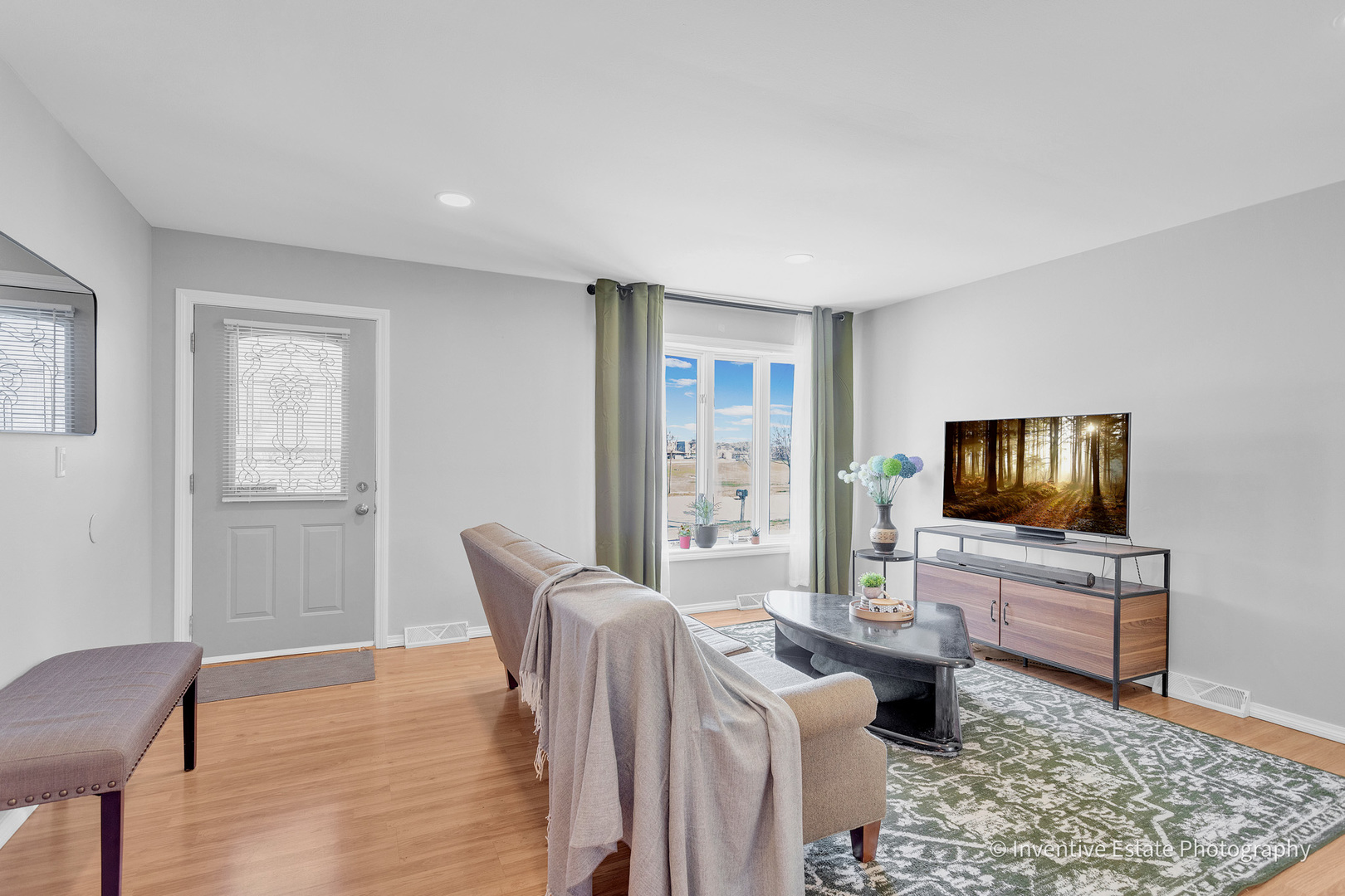 1560 Sheffield Drive, Elgin, IL 60123