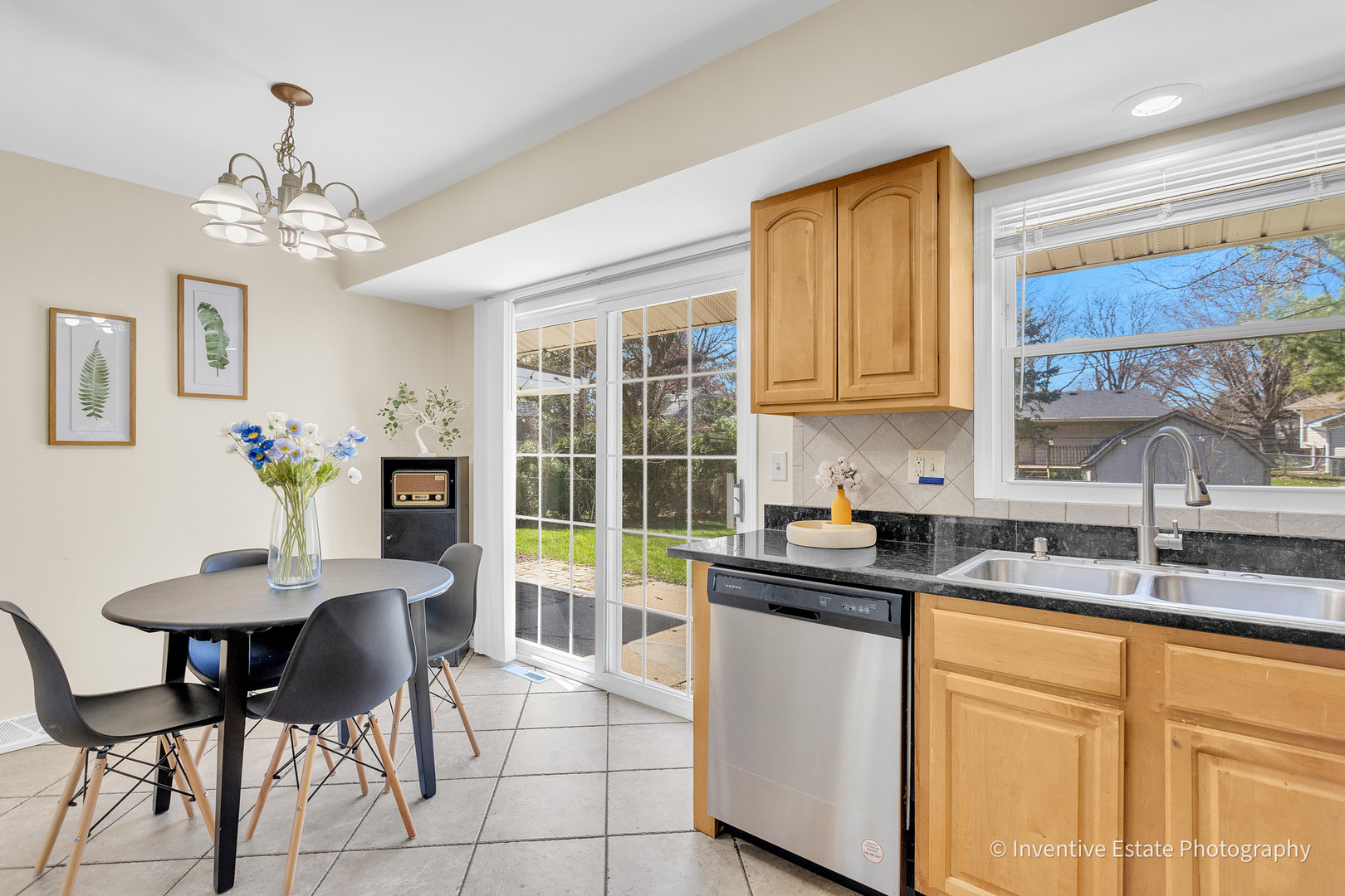 1560 Sheffield Drive, Elgin, IL 60123