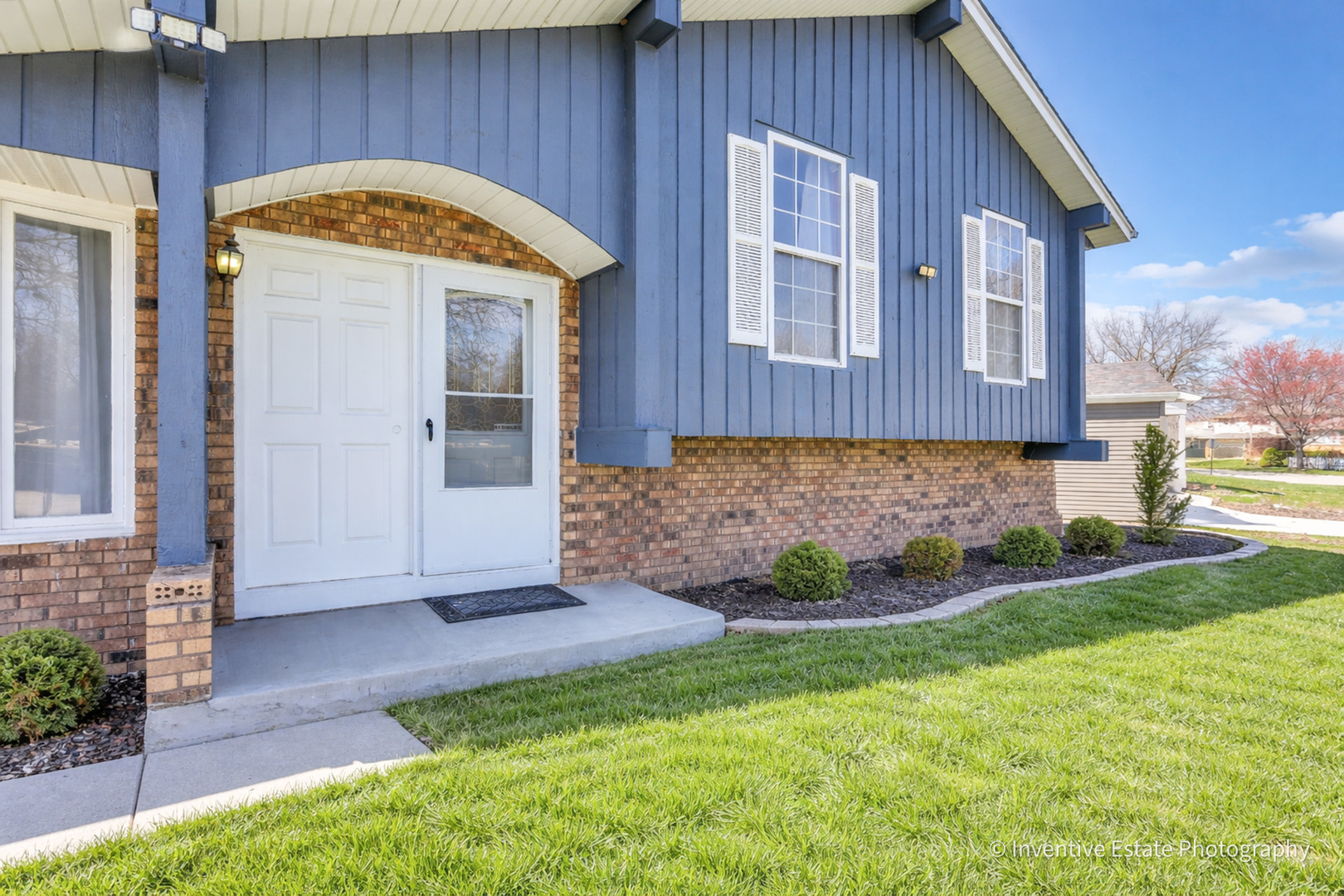 1560 Sheffield Drive, Elgin, IL 60123