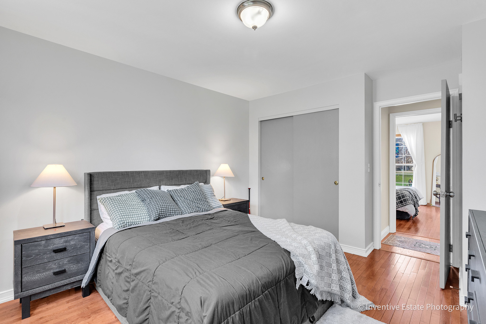 1560 Sheffield Drive, Elgin, IL 60123