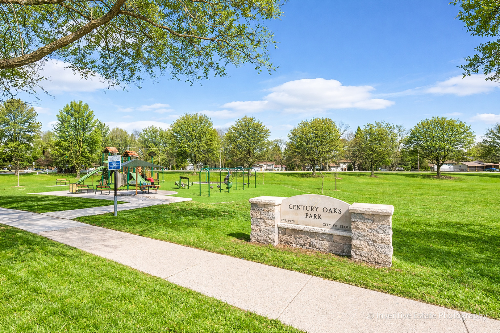 1560 Sheffield Drive, Elgin, IL 60123