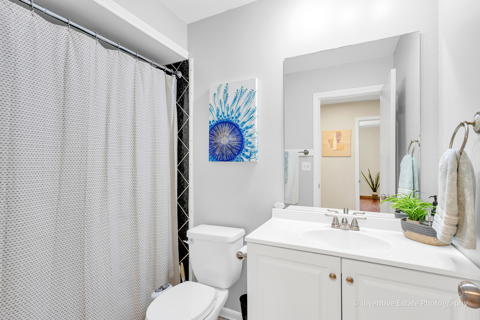 1560 Sheffield Drive, Elgin, IL 60123