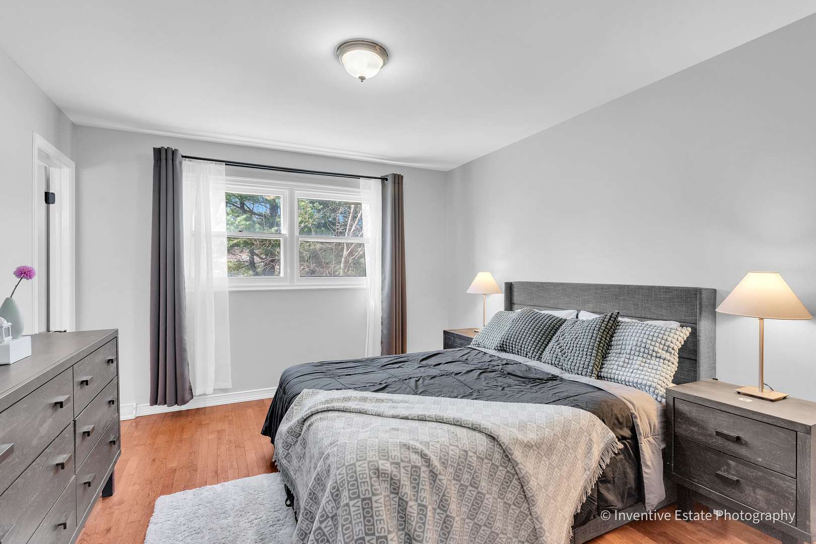 1560 Sheffield Drive, Elgin, IL 60123