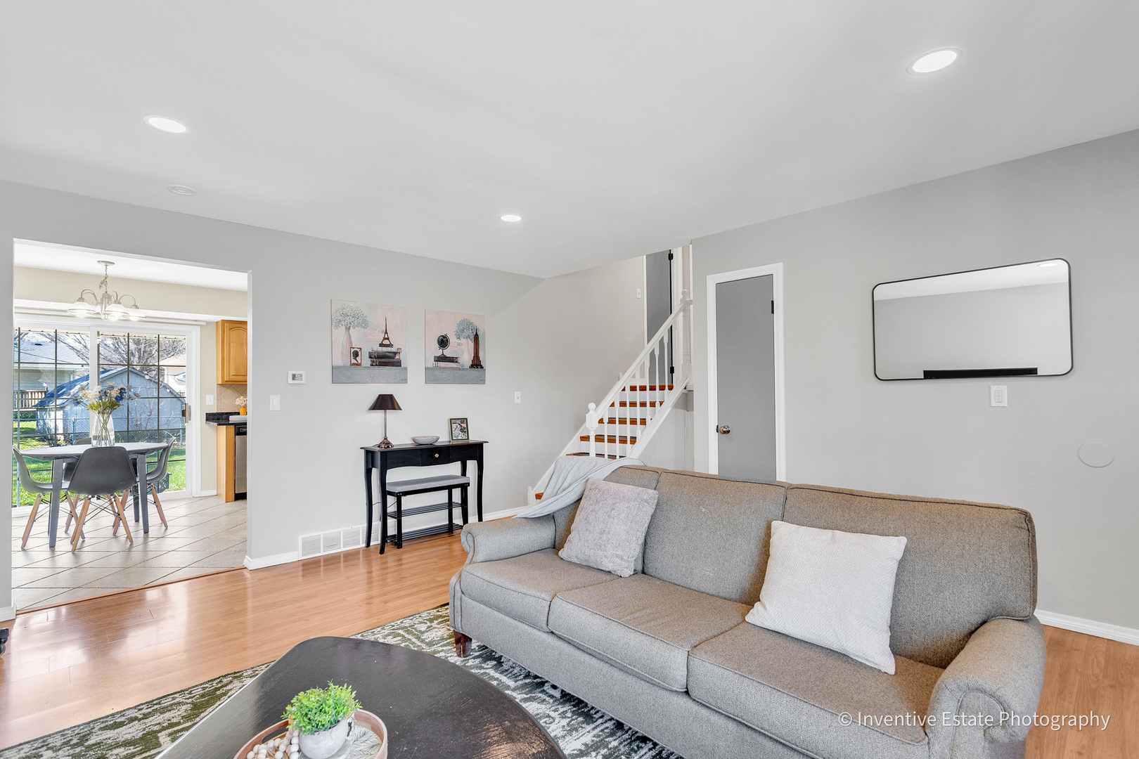 1560 Sheffield Drive, Elgin, IL 60123