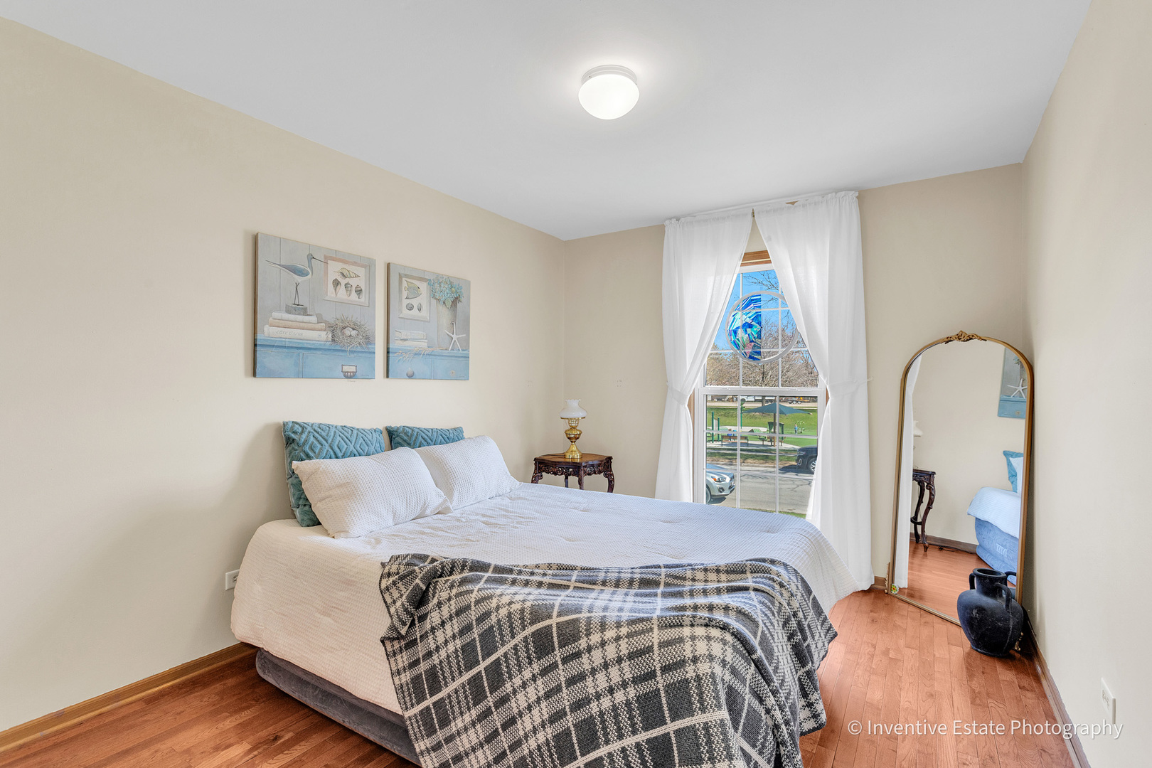 1560 Sheffield Drive, Elgin, IL 60123