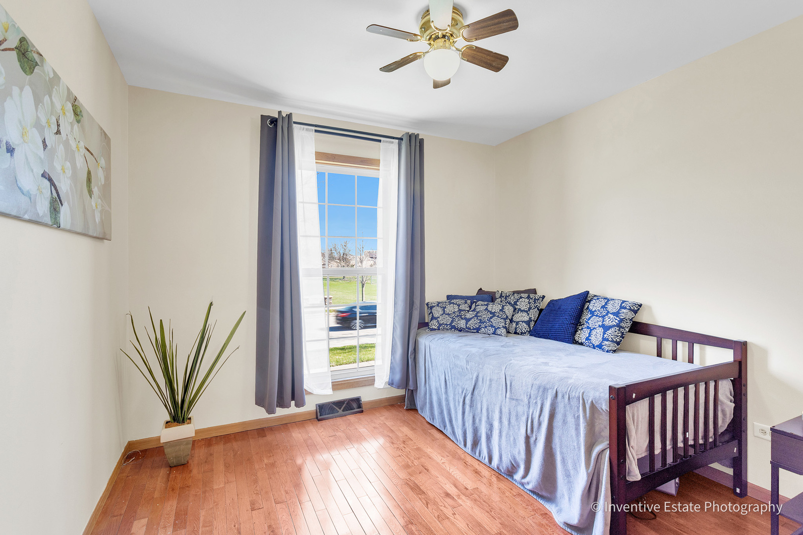 1560 Sheffield Drive, Elgin, IL 60123