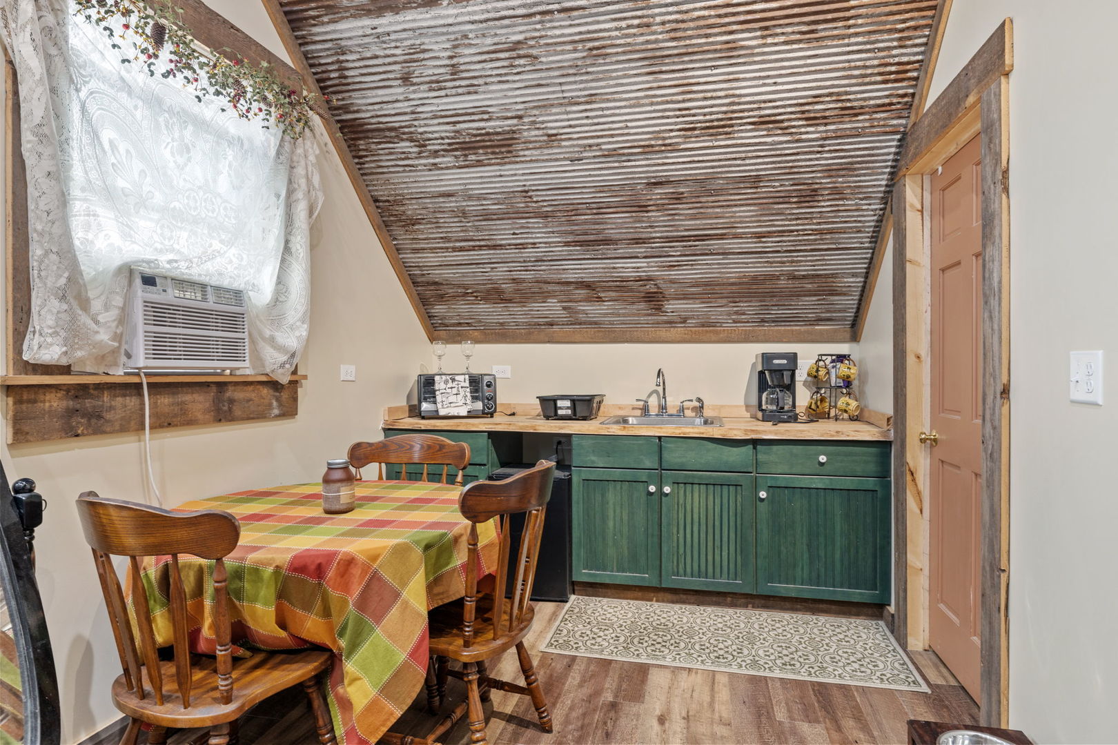 126 S Main Street, Gilman, IL 60938