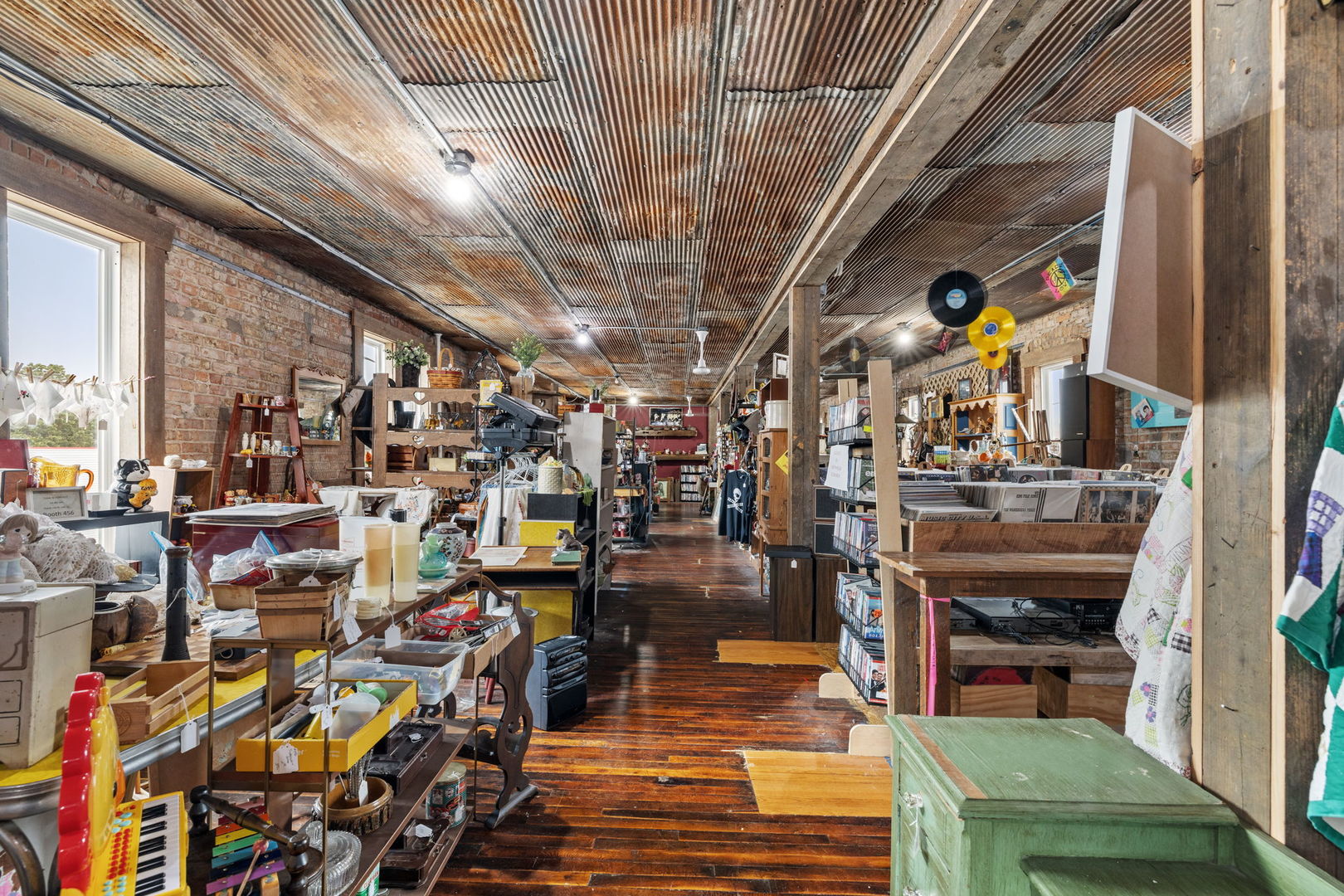 126 S Main Street, Gilman, IL 60938