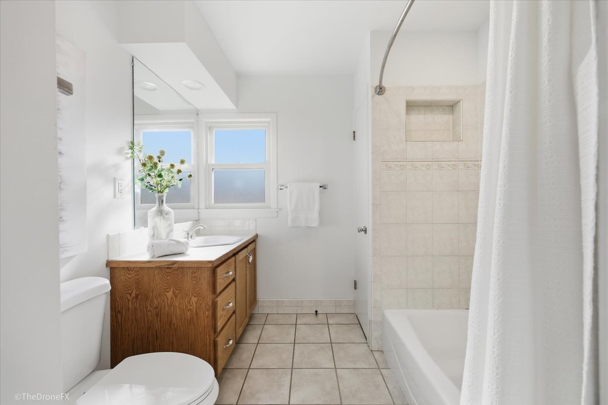 1519 Foothill Drive, Wheaton, IL 60189