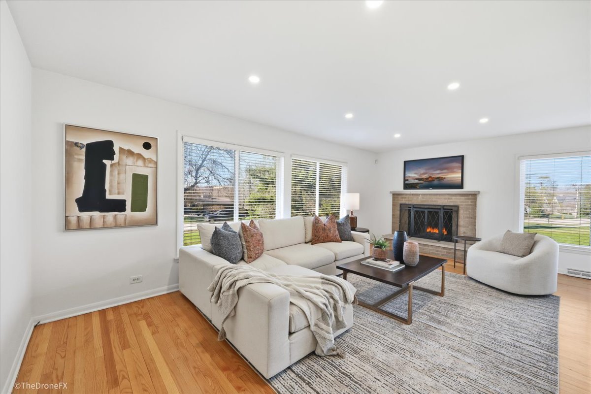 1519 Foothill Drive, Wheaton, IL 60189