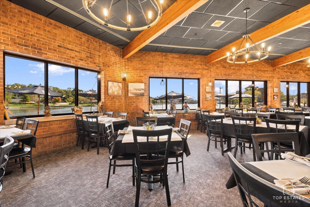 320 N 2nd Street, St. Charles, IL 60174