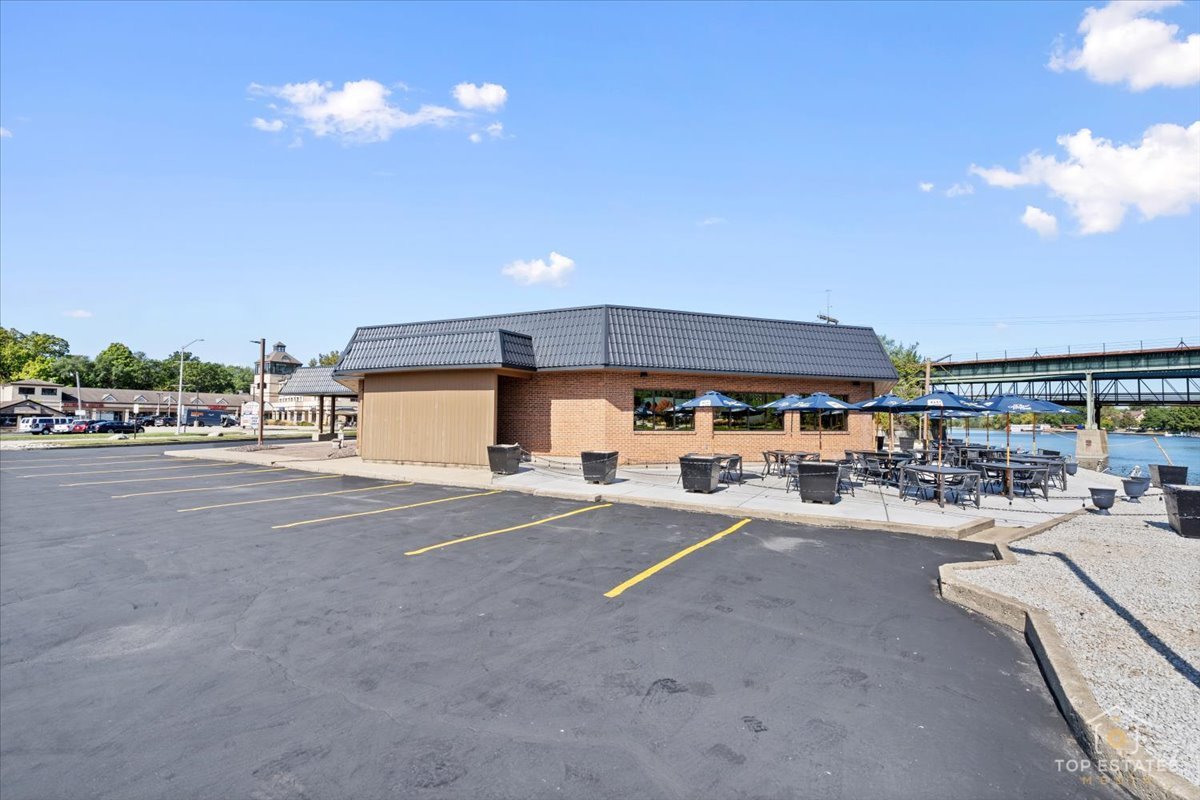 320 N 2nd Street, St. Charles, IL 60174