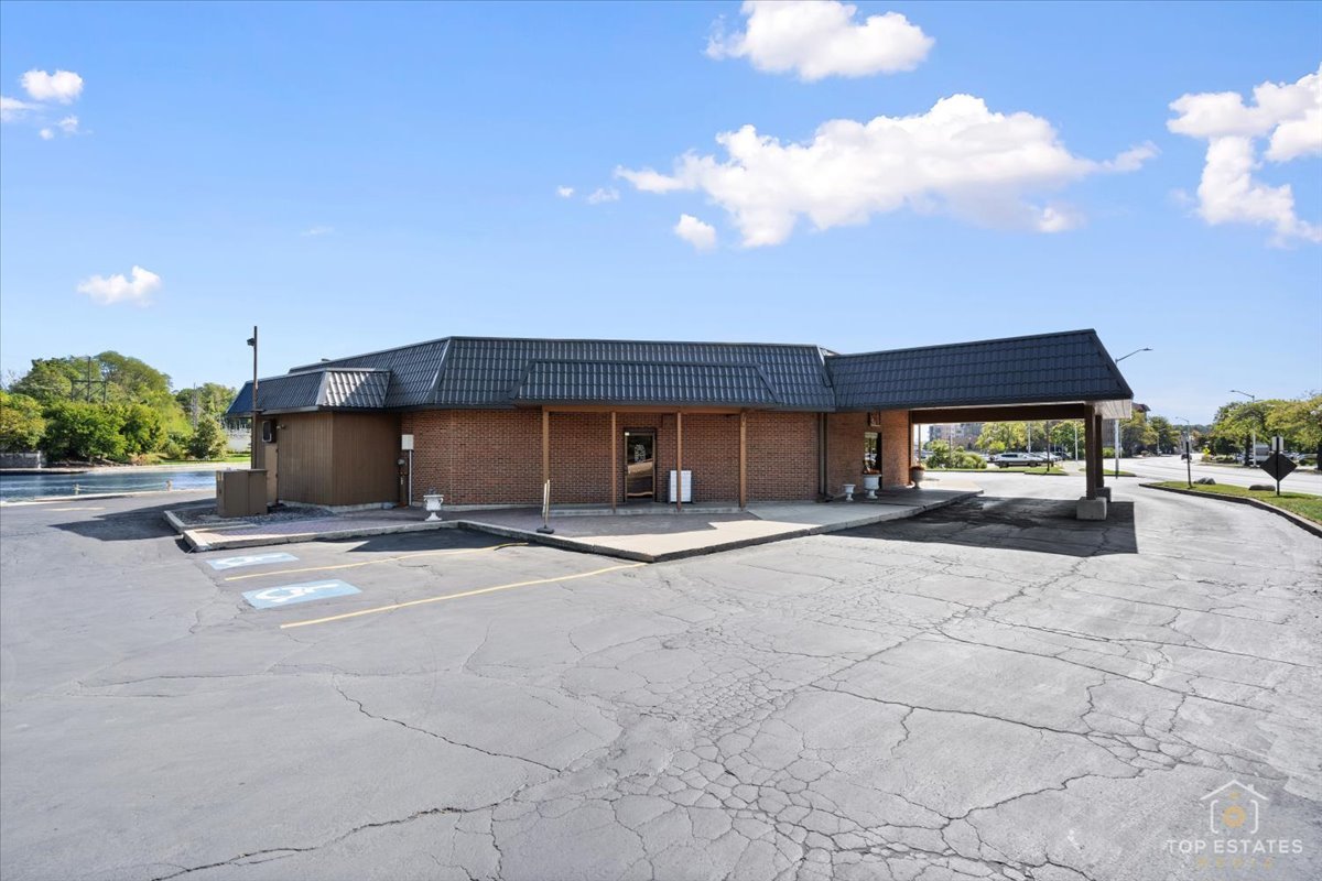 320 N 2nd Street, St. Charles, IL 60174