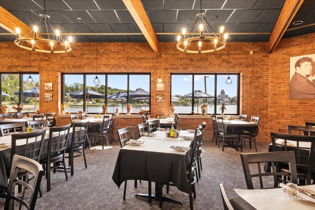 320 N 2nd Street, St. Charles, IL 60174