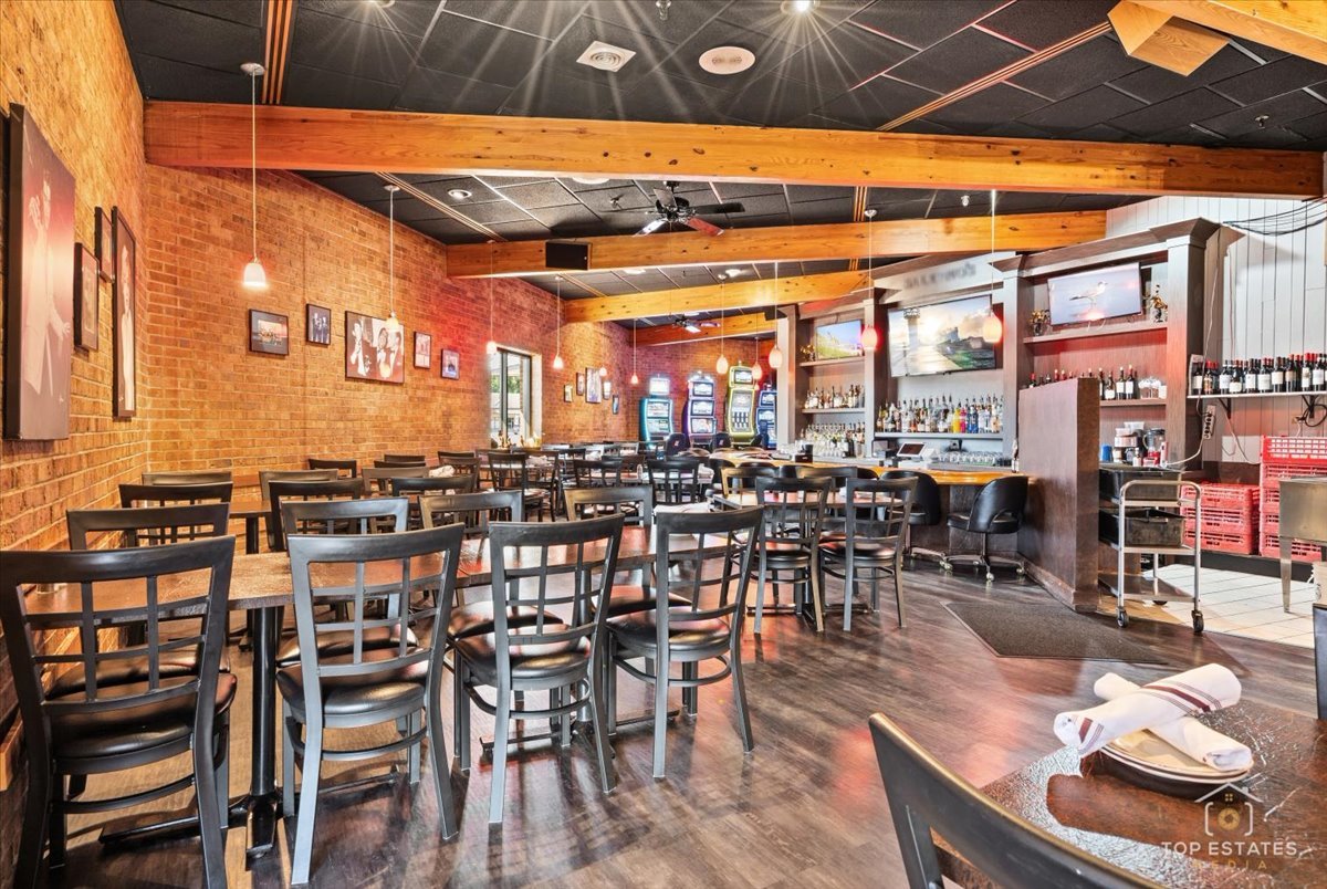 320 N 2nd Street, St. Charles, IL 60174