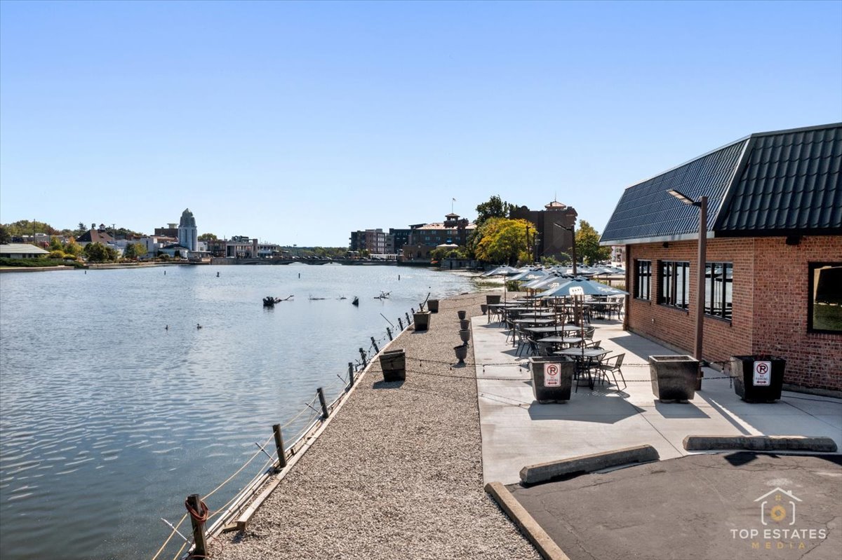 320 N 2nd Street, St. Charles, IL 60174