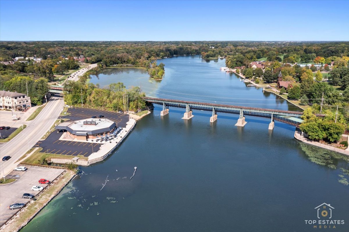 320 N 2nd Street, St. Charles, IL 60174