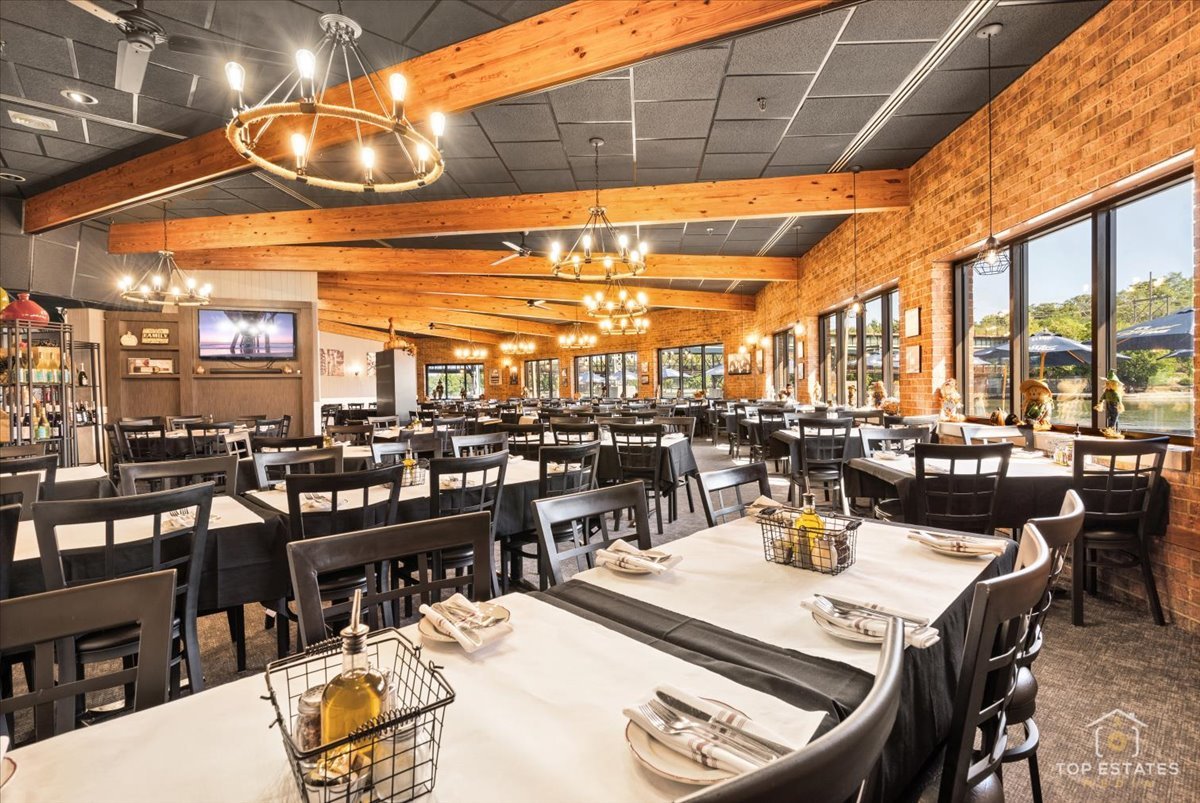 320 N 2nd Street, St. Charles, IL 60174