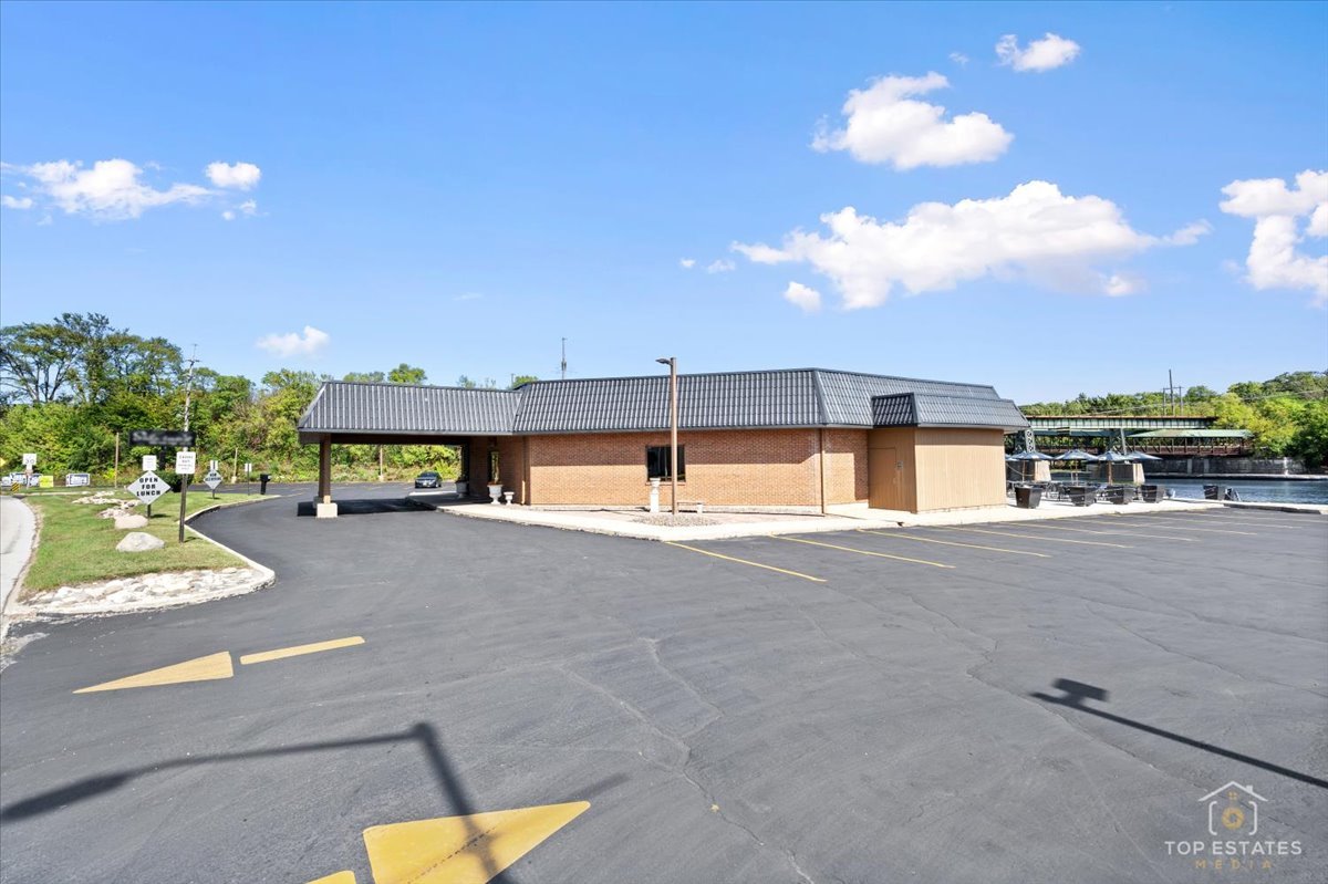 320 N 2nd Street, St. Charles, IL 60174