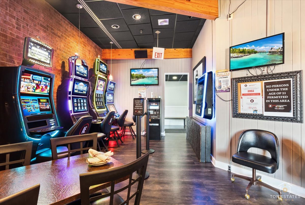 320 N 2nd Street, St. Charles, IL 60174