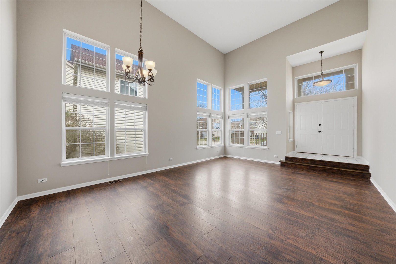 2824 WHITEHALL Lane, Naperville, IL 60564