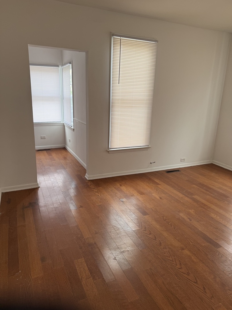 140 College Street #2, Elgin, IL 60120