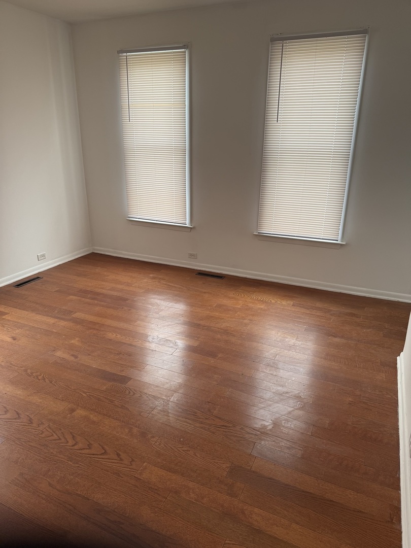 140 College Street #2, Elgin, IL 60120