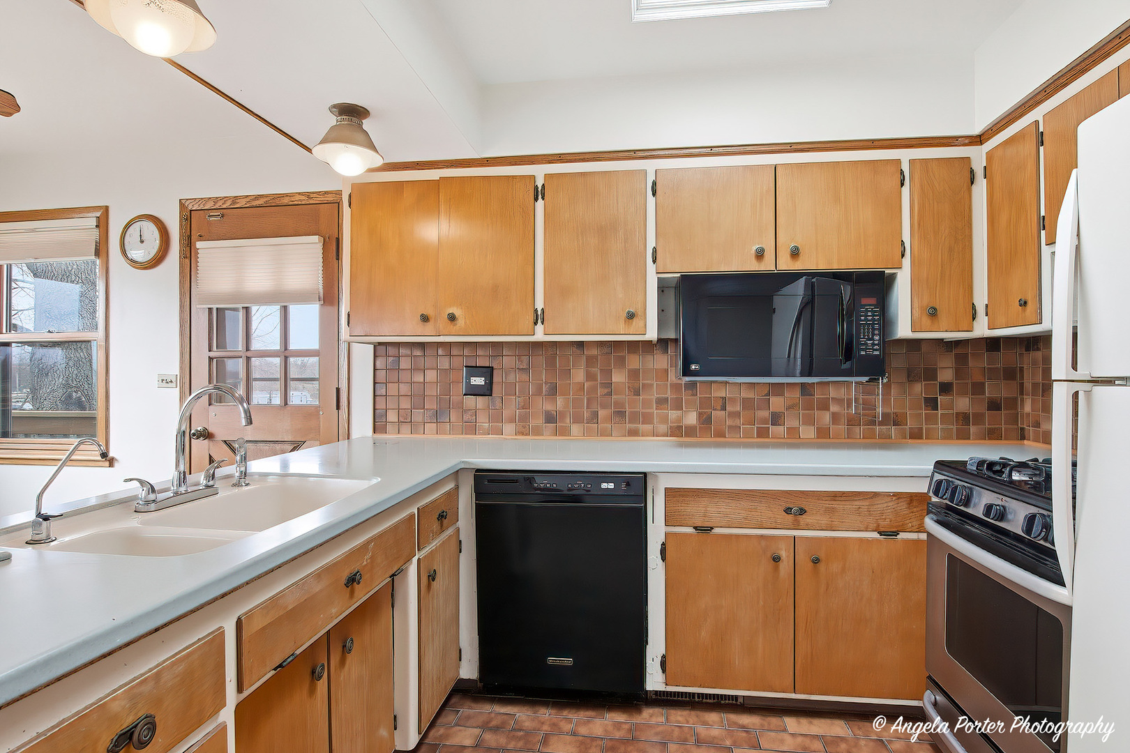 182 Riverside Island Drive, Fox Lake, IL 60020