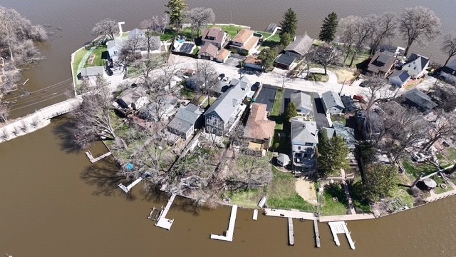 182 Riverside Island Drive, Fox Lake, IL 60020