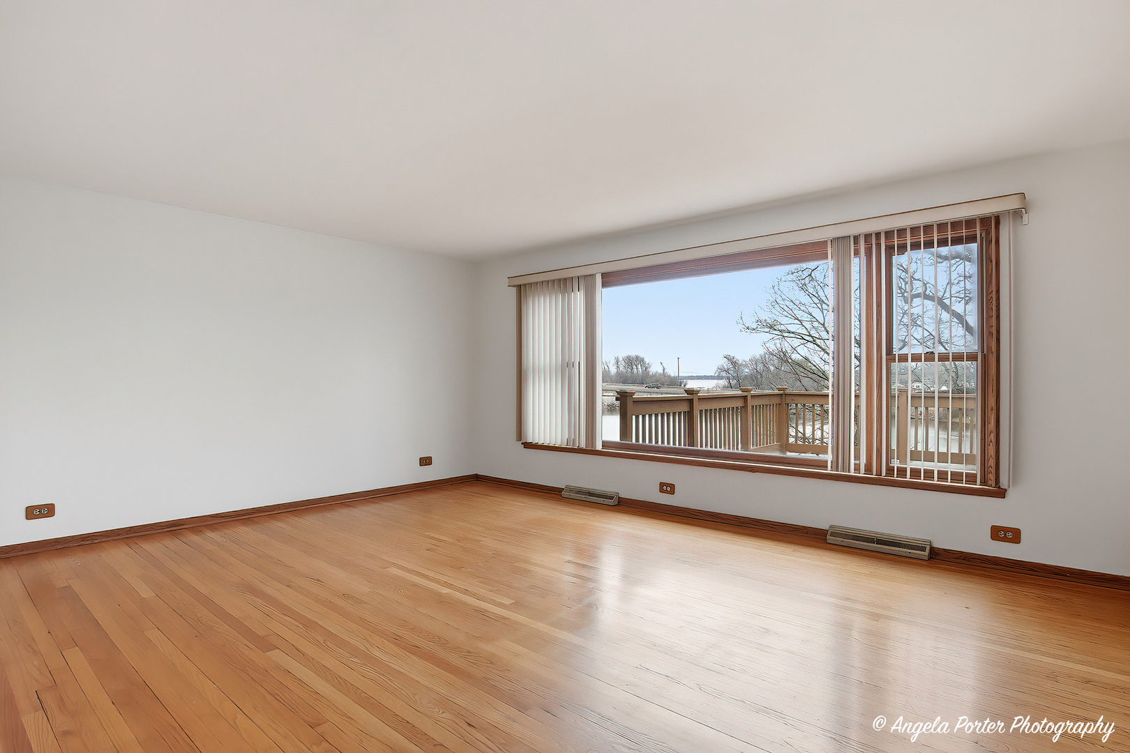 182 Riverside Island Drive, Fox Lake, IL 60020