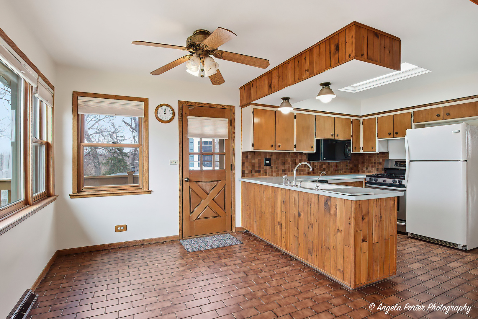 182 Riverside Island Drive, Fox Lake, IL 60020